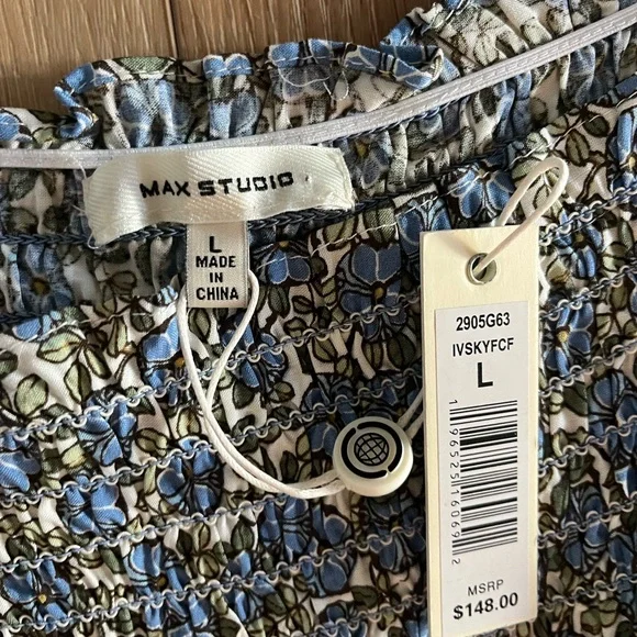 Women’s Dress NWT - Picture 2 of 4